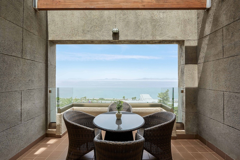Family Room, 1 King Bed, Sea View thumbnail 6