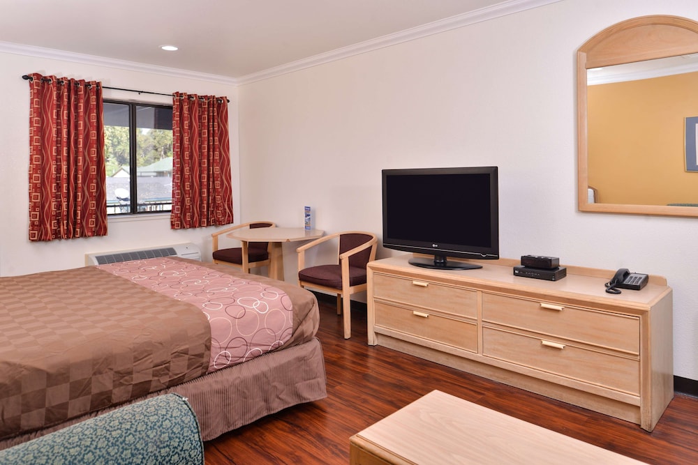 Suite, 1 King Bed, Non Smoking - Photo 7