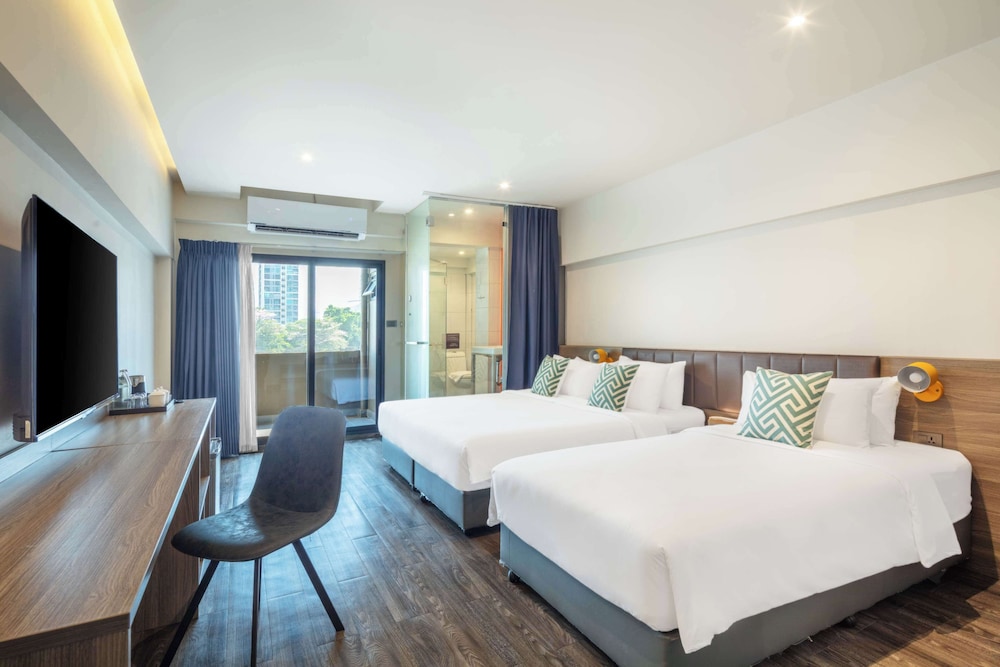 Deluxe Room, Multiple Beds, Non Smoking photo 1