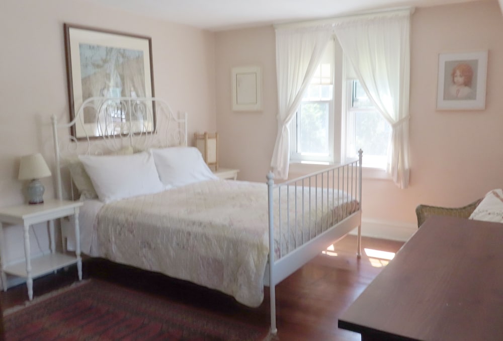 Double Room, Private Bathroom, Garden View (white room) photo 1