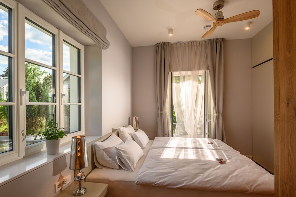 Deluxe Apartment, Garden View