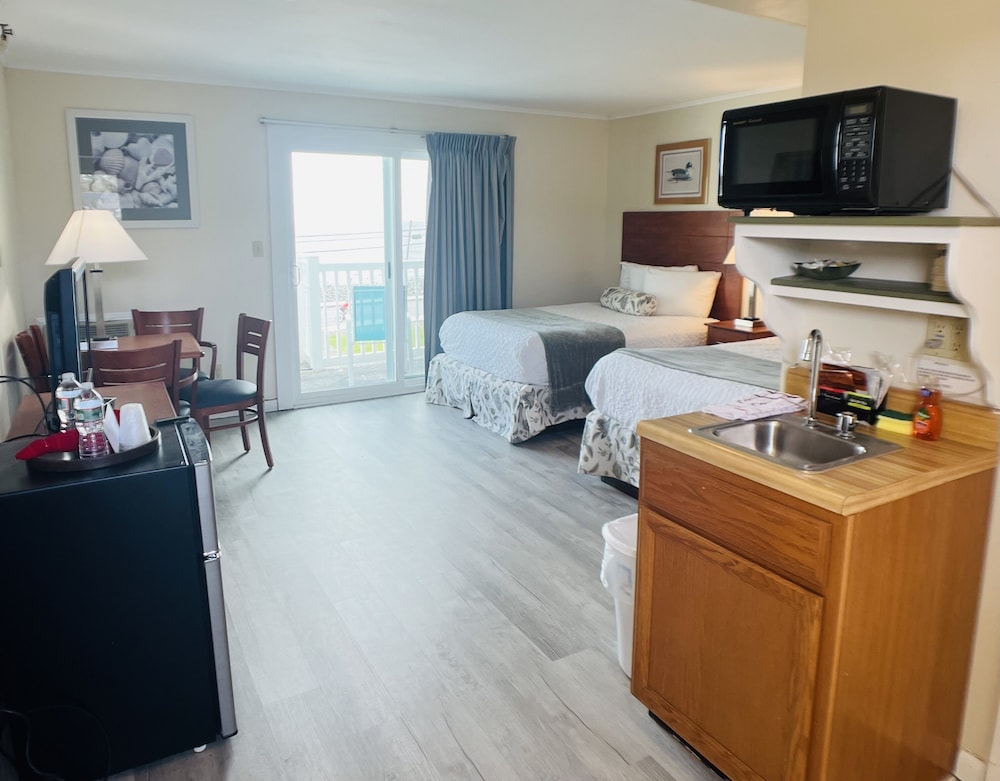 3rd Floor, Front Ocean View, 2 Double Beds, Butlers Pantry, Private Deck photo 2