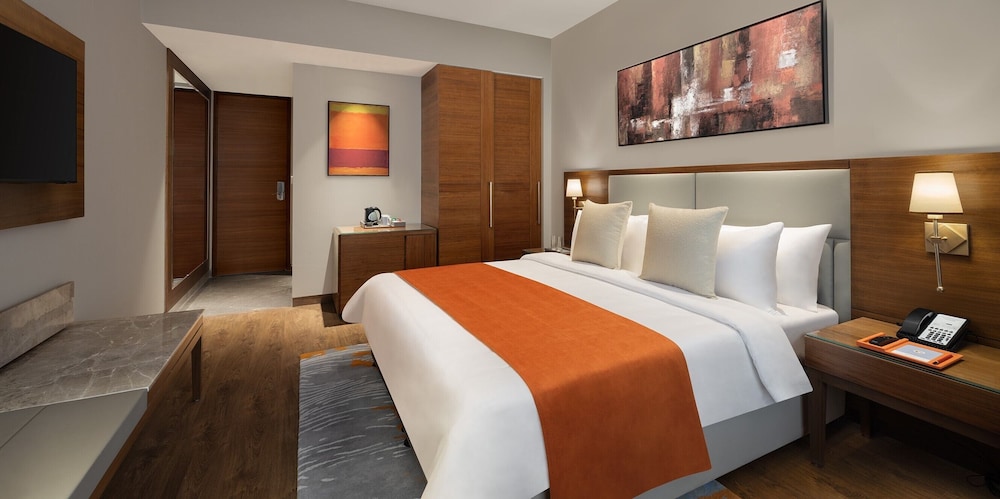 Deluxe Room, 1 King Bed (Deluxe King) photo 2
