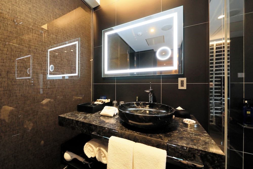 Premium Twin Room - Photo 4