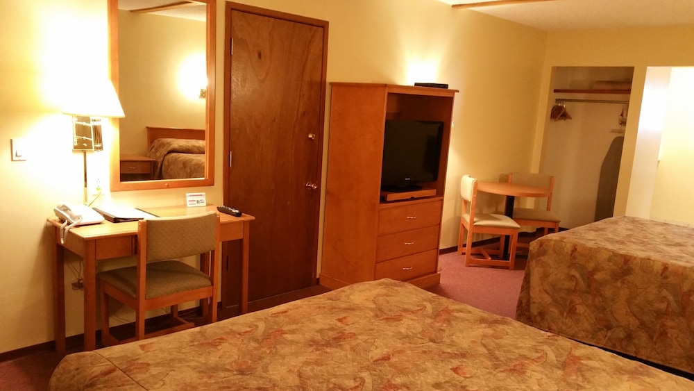 Family Room, Multiple Beds photo 1