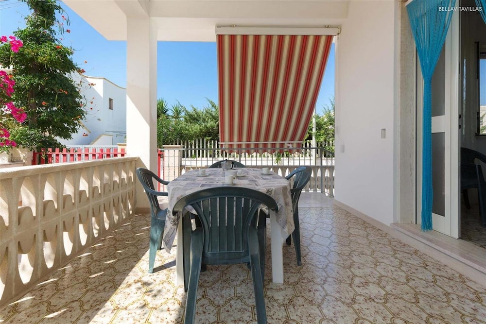 Villa photo 2