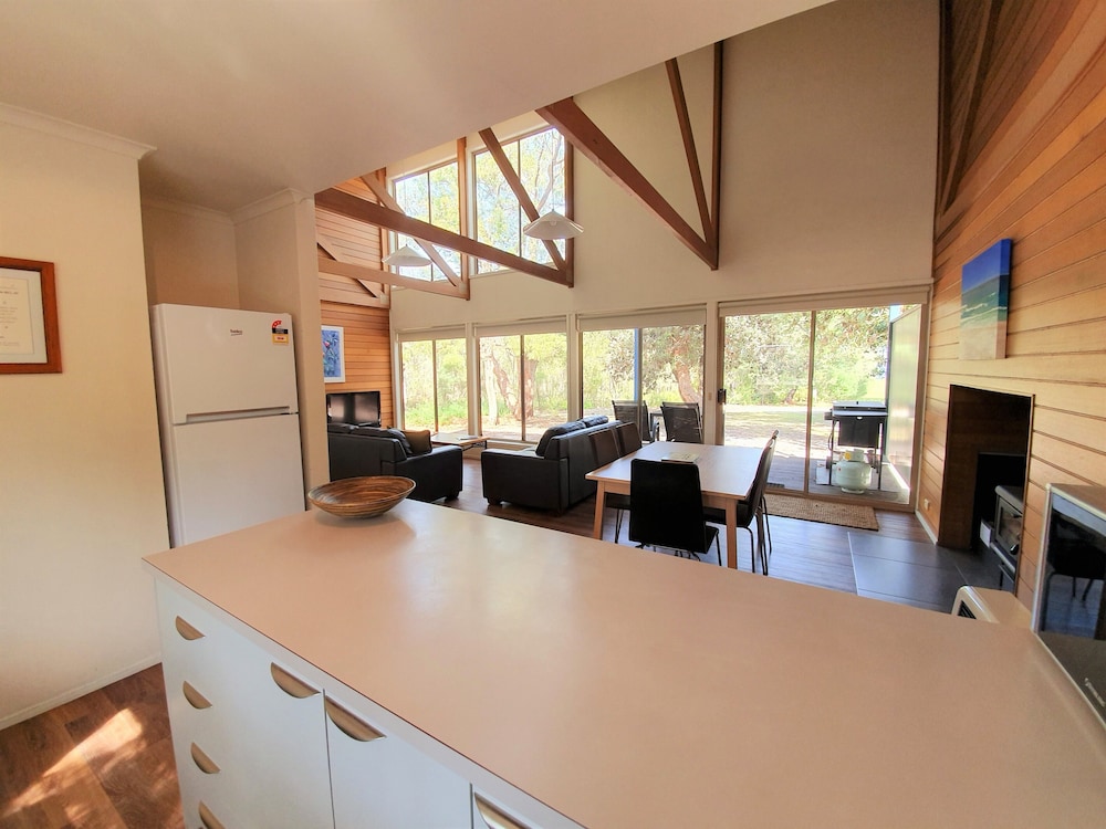 Standard Cabin, 2 Bedrooms, Non Smoking, Kitchen (Sleeps 5) photo 3