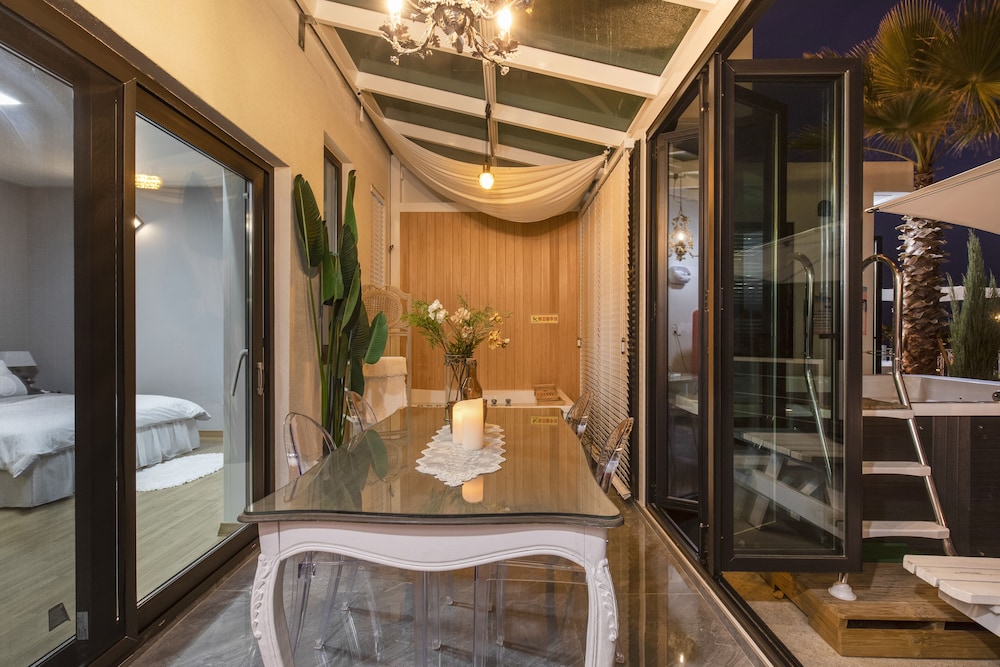 Basic Studio, 1 Queen Bed, Sea View (private whirlpool, 103) - Photo 5