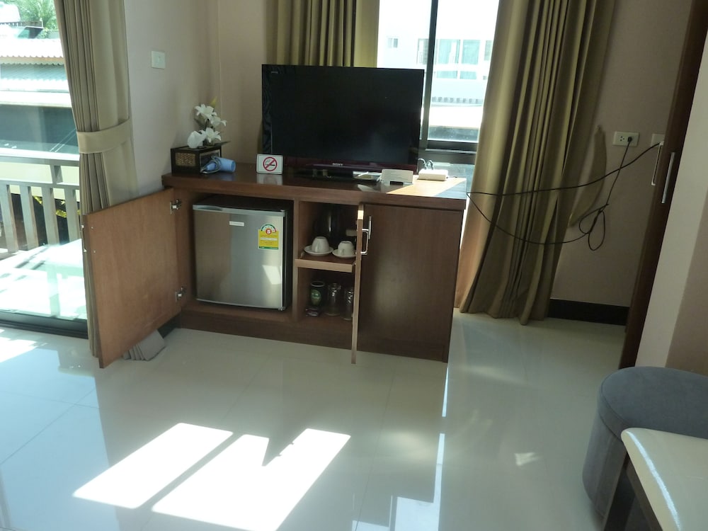Deluxe Double room, No Balcony photo 3