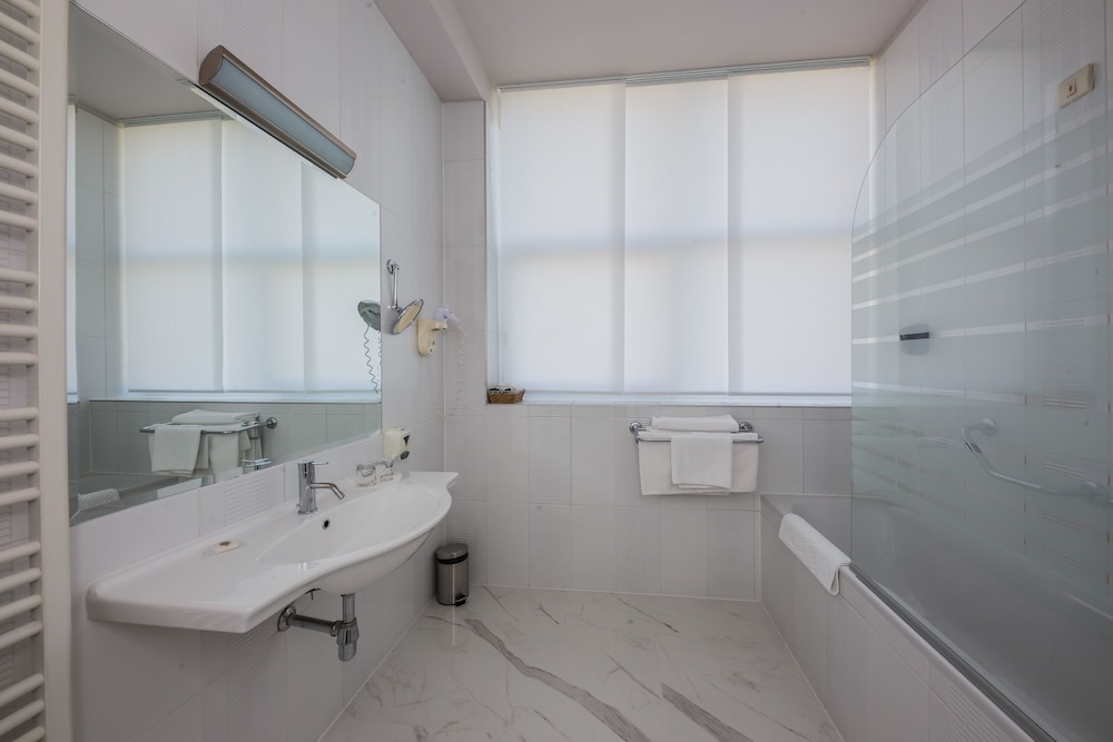 Standard Triple Room - Photo 4