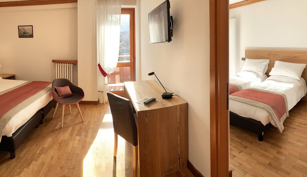 Suite - Photo 1