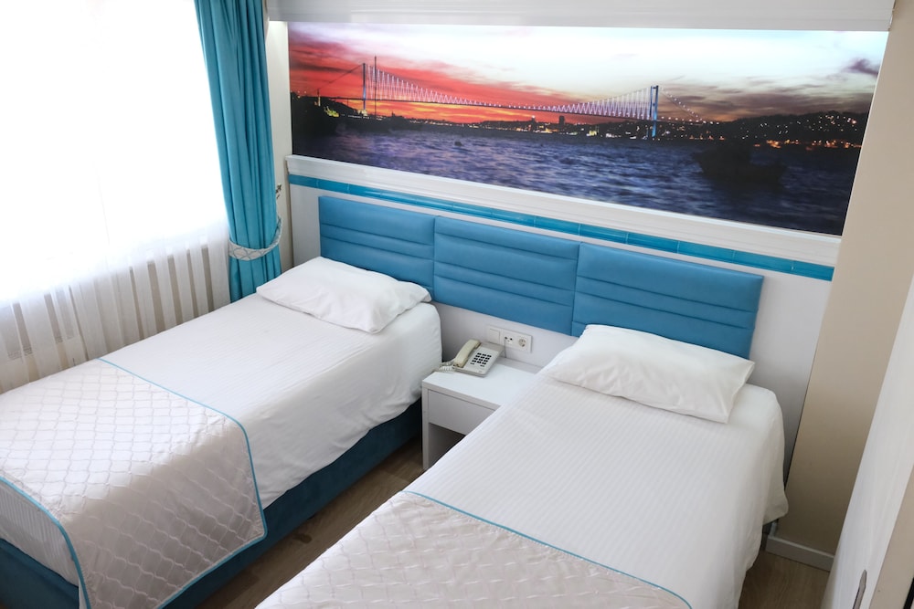 Economy Twin Room photo 2