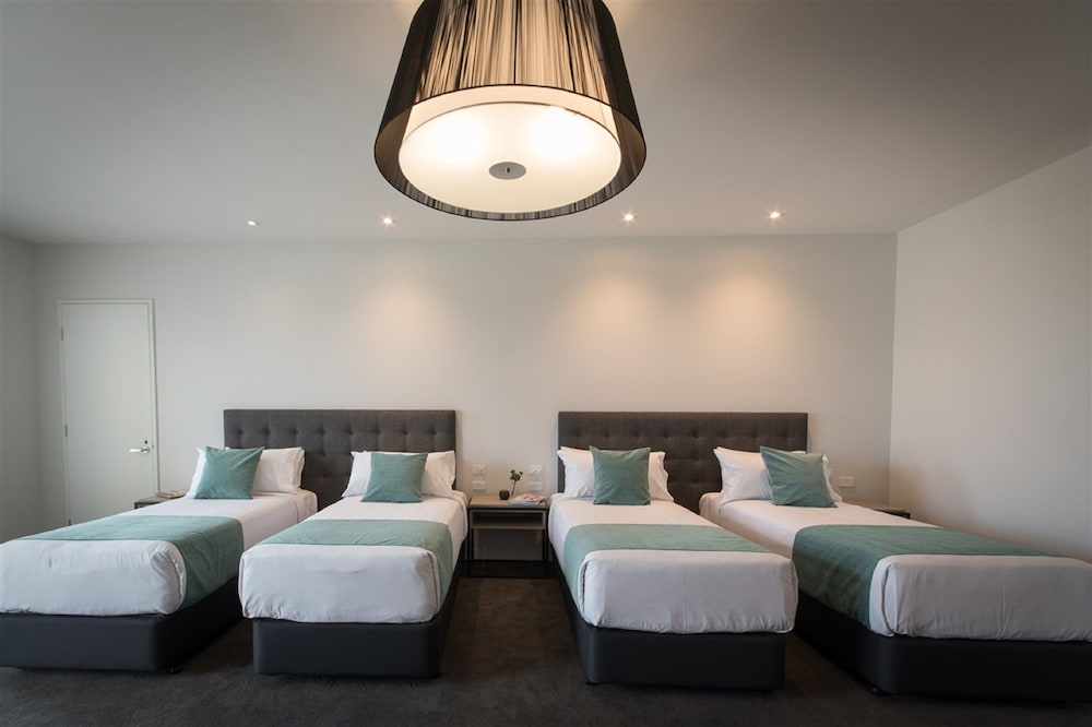 Beachfront Twin King Suite - Photo 5