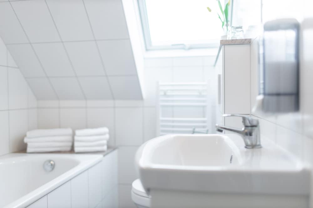Comfort Suite, Ensuite photo 3
