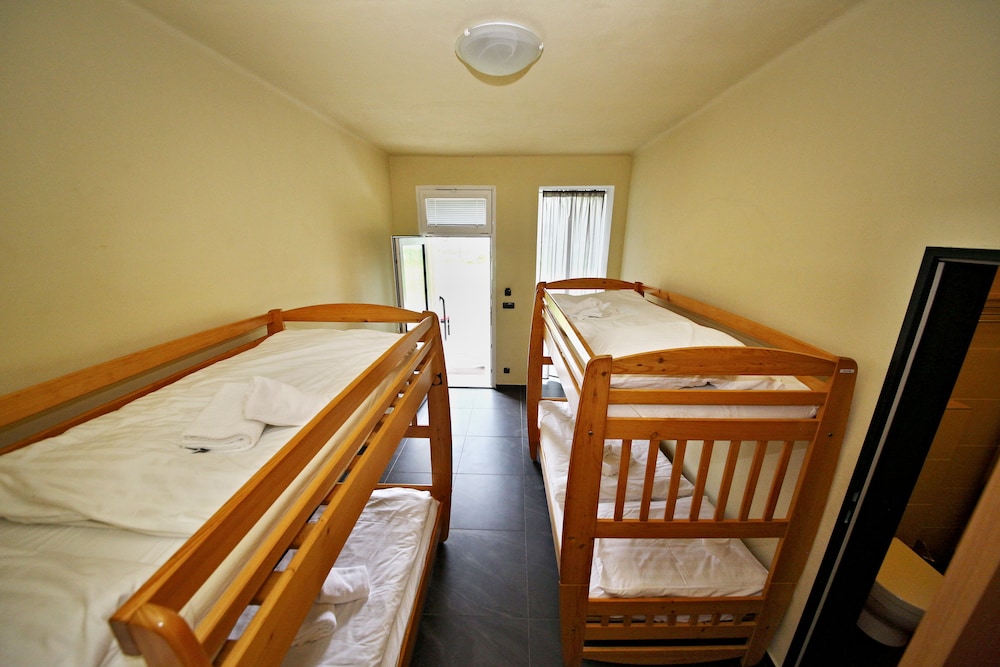 Basic Quadruple Room, Hill View photo 1