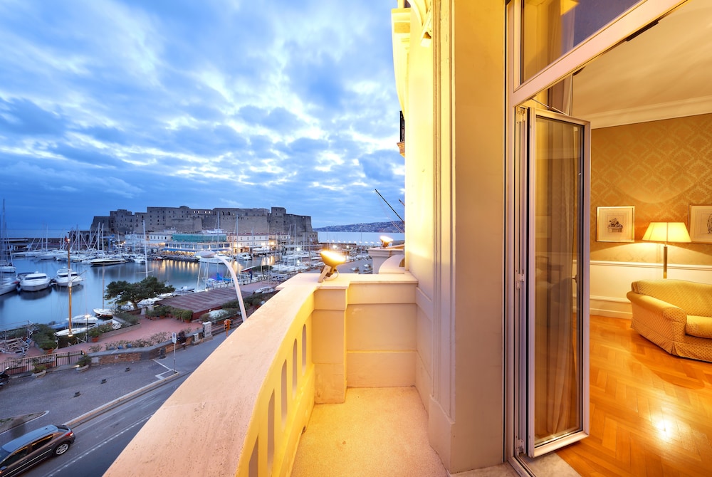 Suite, Sea View