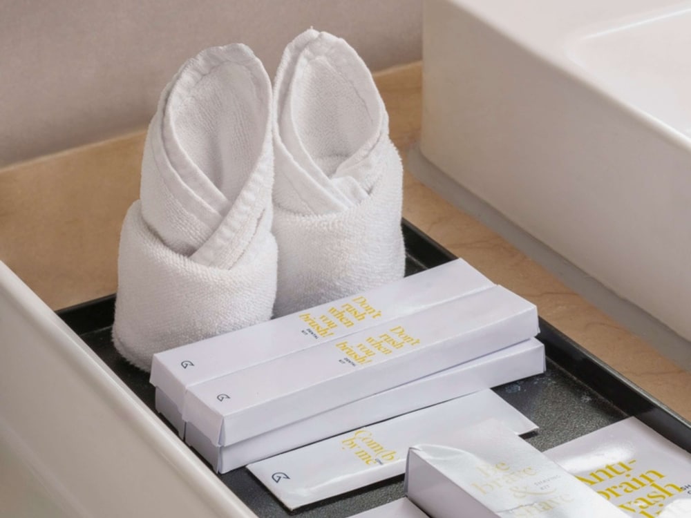 Junior Suite, 1 King Bed, Bathtub, City View - Photo 4