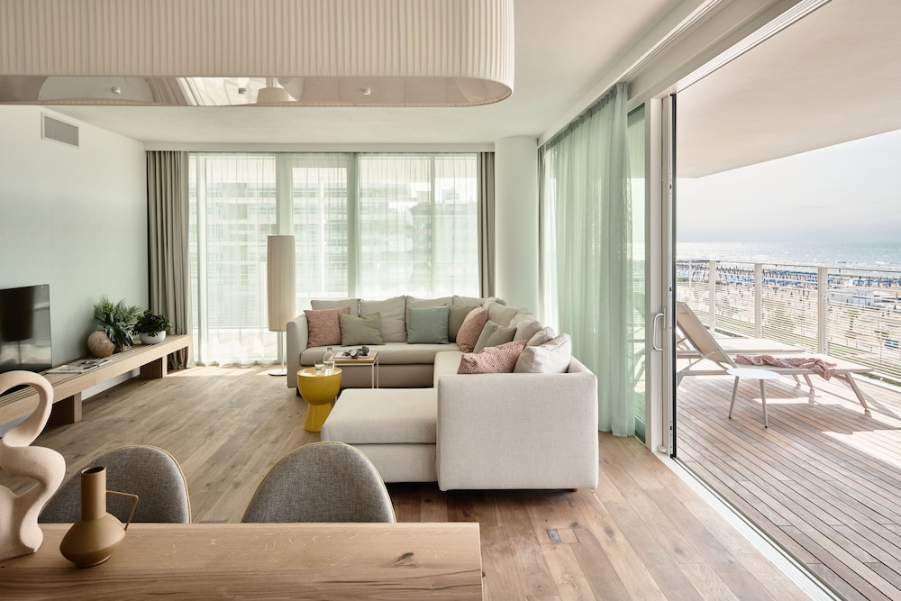 Exclusive Apartment, 2 Bedrooms, Terrace, Sea View