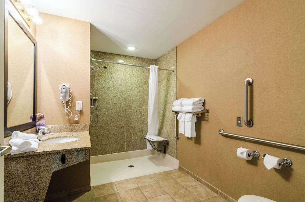 Suite, Multiple Beds, Accessible, Non Smoking - Photo 4