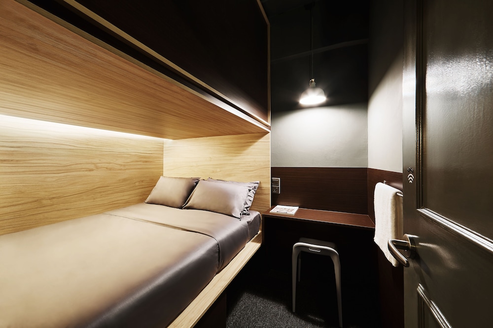 Queen POD Suite photo 2