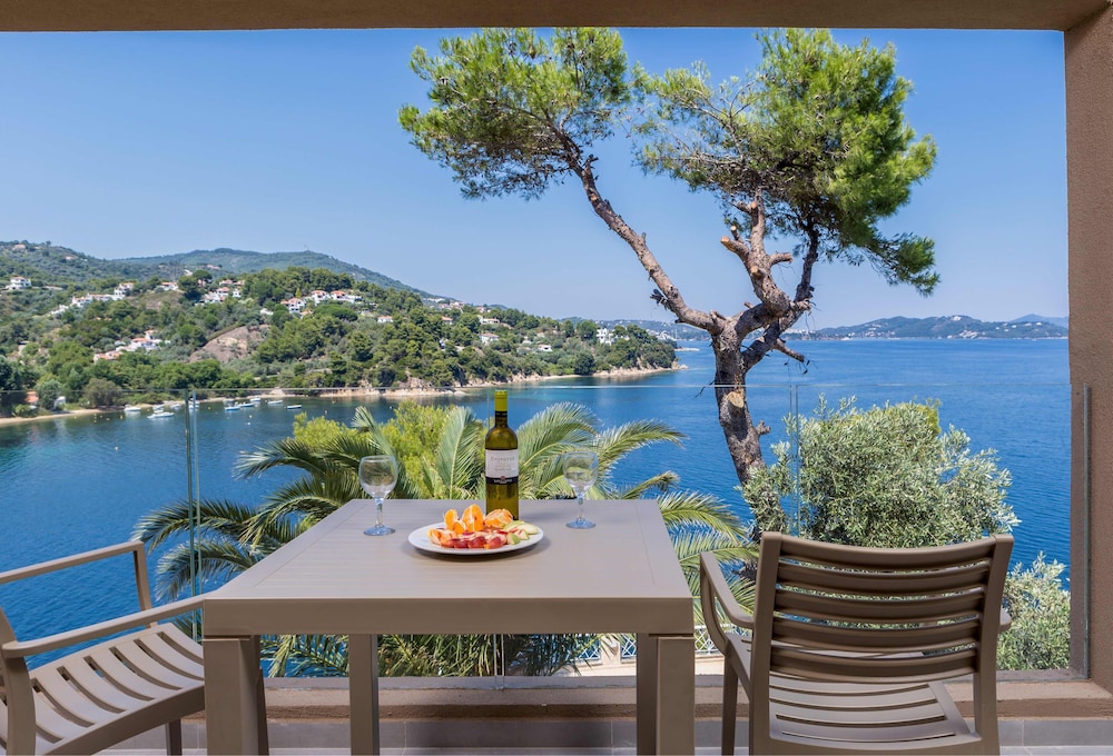 Superior Double Room, Sea View (Deluxe) photo 2
