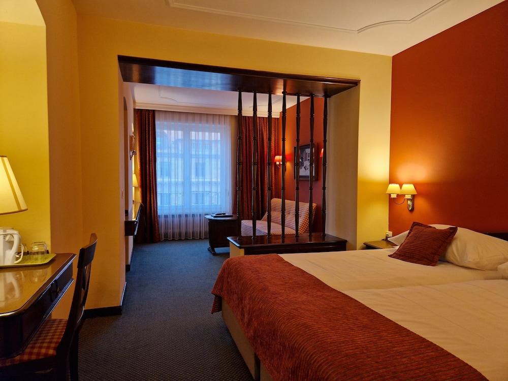 Junior Suite, 2 Twin Beds - Photo 4