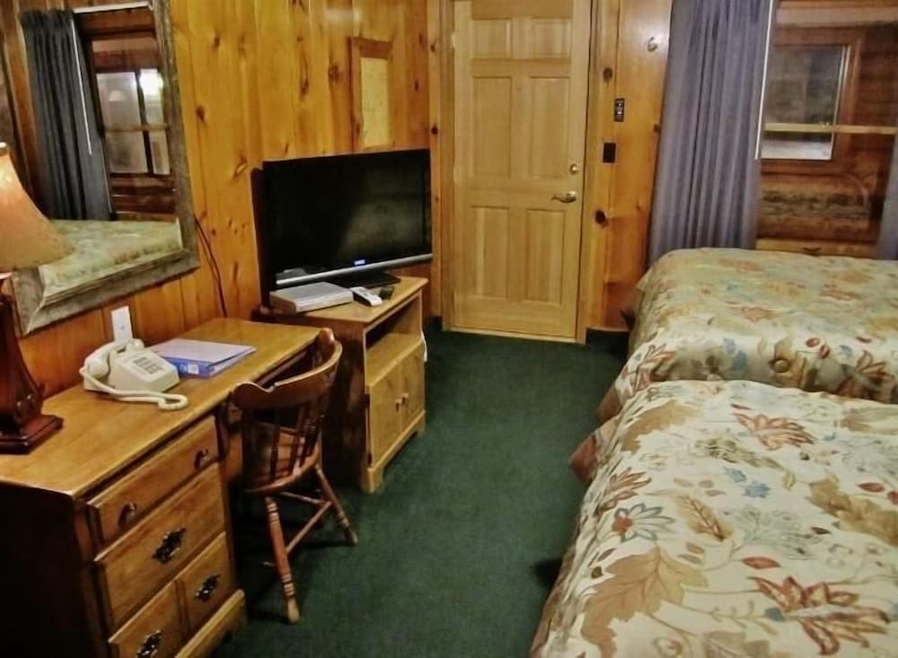 Classic Room, 2 Double Beds, Refrigerator & Microwave
