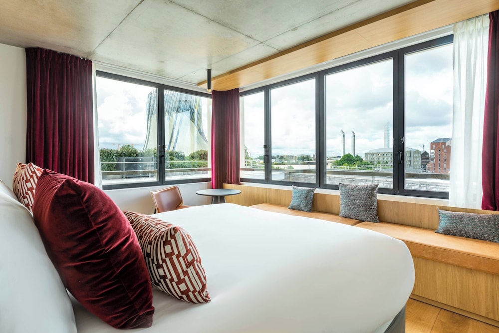 Room, 1 Queen Bed (La Galerie) - Photo 1