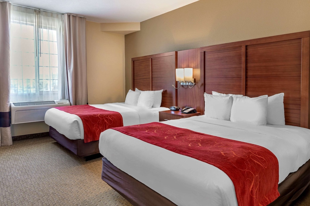 Suite, Multiple Beds, Non Smoking, Mountain View photo 3