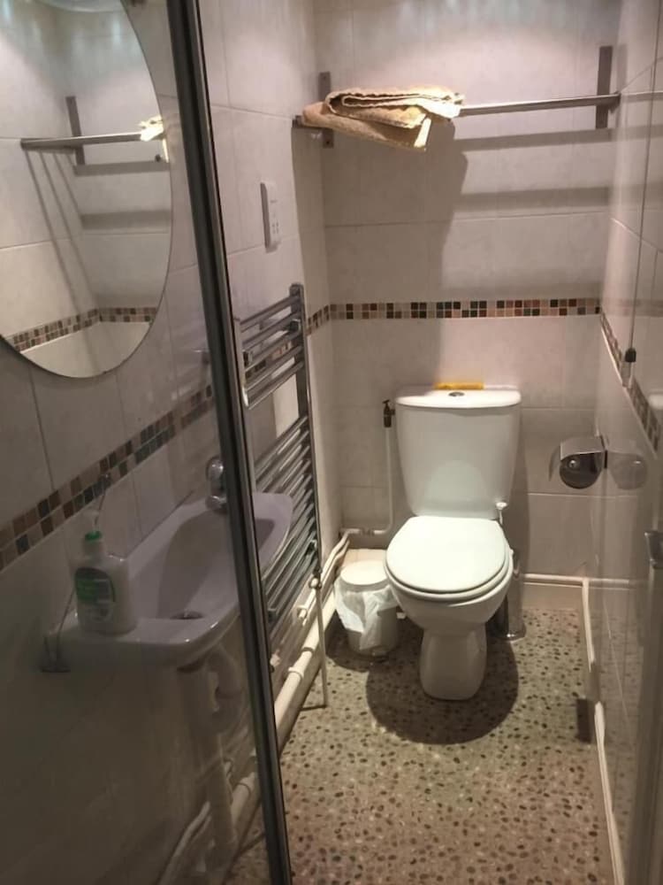 Single Room With Private Separate Bathroom photo 3