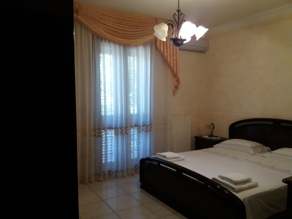 Double Room, Ensuite, Courtyard View