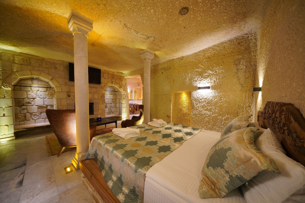 Sultan Cave Suite photo 1