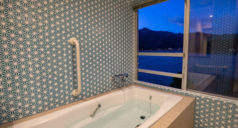 View bath Corner Room with Tatami and Lake View, Non Smoking