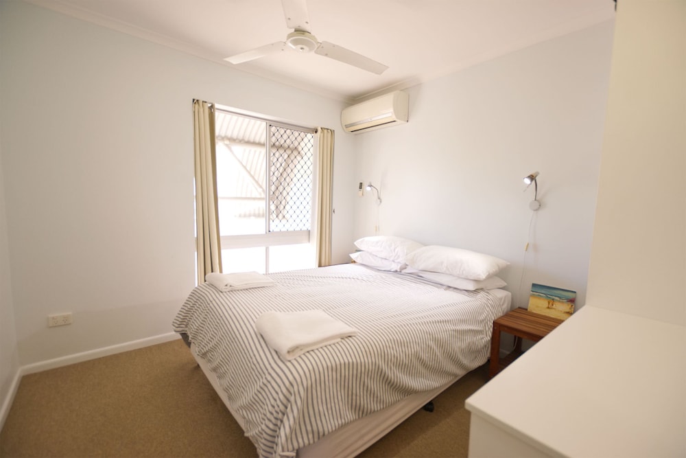 Three Bedroom Townhouse (Ceiling Fan only) photo 2