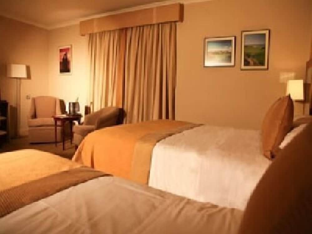 Double or Twin Room, Ensuite (Bath and Shower) photo 3