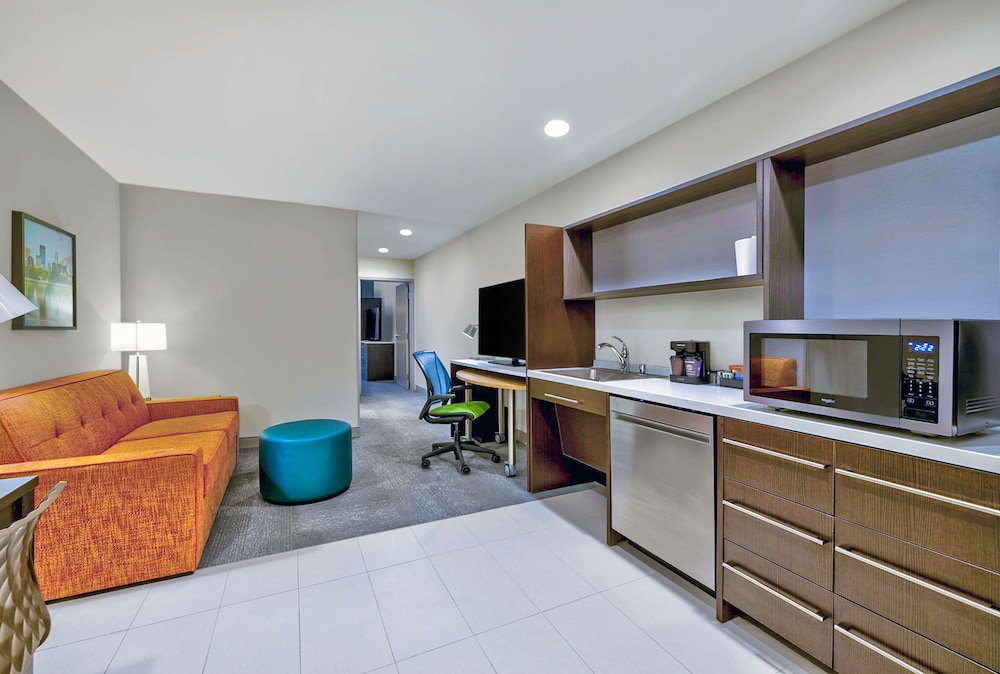 Suite, 1 Queen Bed, Accessible, Non Smoking (Hearing) - Photo 3