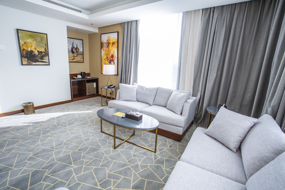 Superior Suite - Photo 5