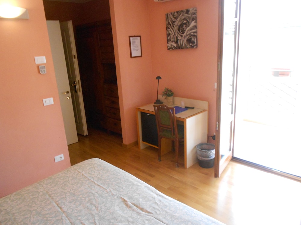 Double Room - Photo 3