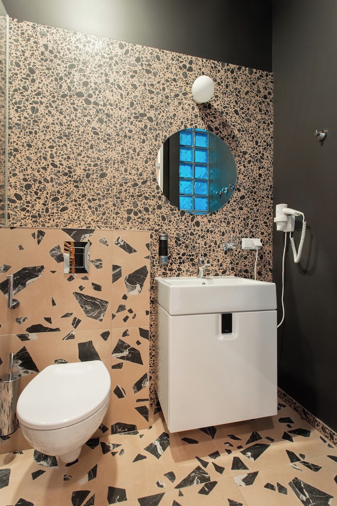 Exclusive Apartment, City View - Photo 13