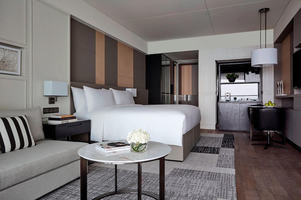Room, 1 Queen Bed, Partial Ocean View (Elegant)