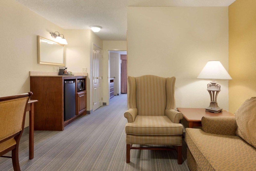 Suite, 1 Bedroom, Non Smoking - Photo 2