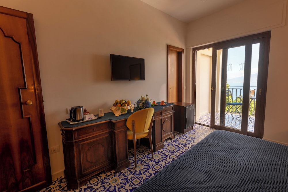 Standard Room, Terrace, Sea View (Hermitage) - Photo 9