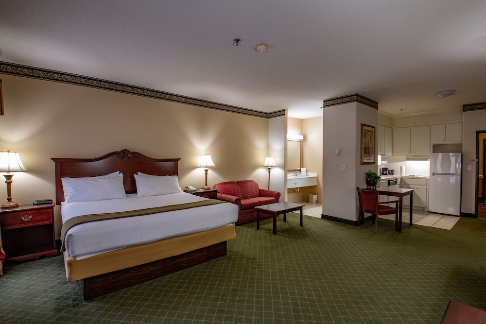 Standard Room, 1 King Bed (Accessible King Non-Smoking)
