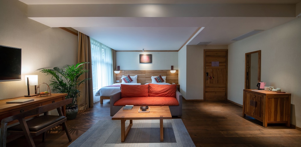 Deluxe Queen Room With Balcony photo 3