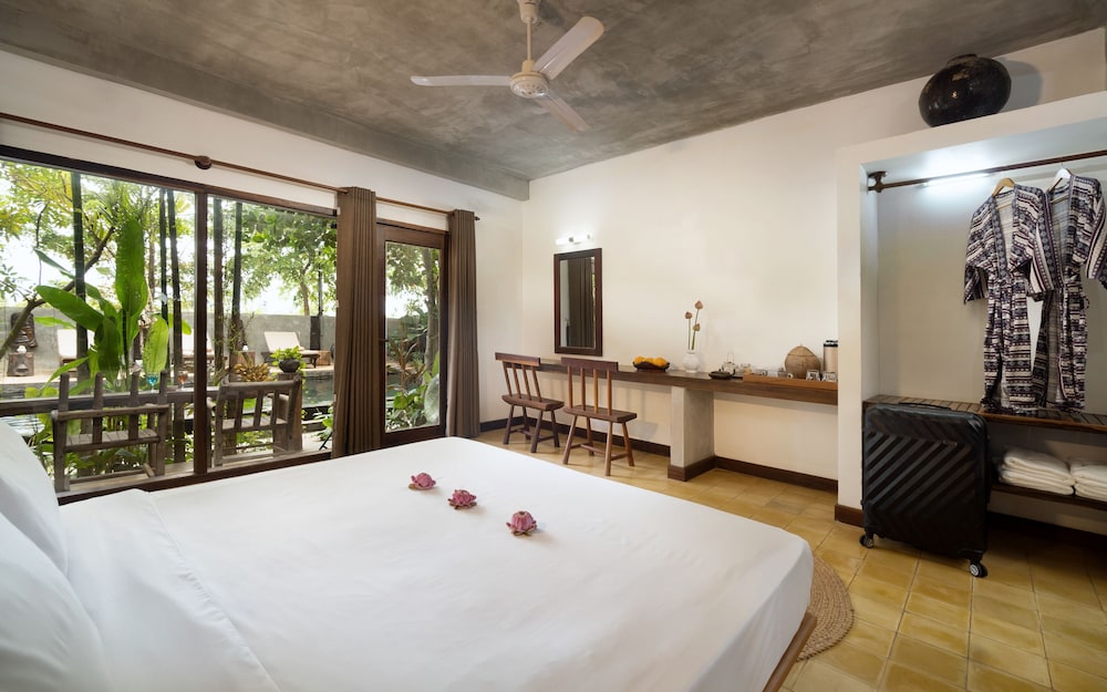 Deluxe Double Room with Pool View - Photo 3