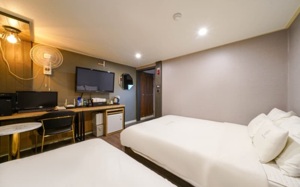 Deluxe Twin Room - Photo 3