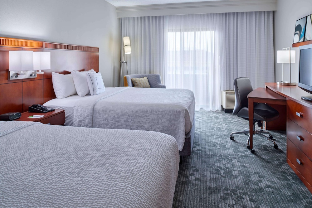 Suite, Multiple Beds, Accessible (Hearing One Bedroom) - Photo 2