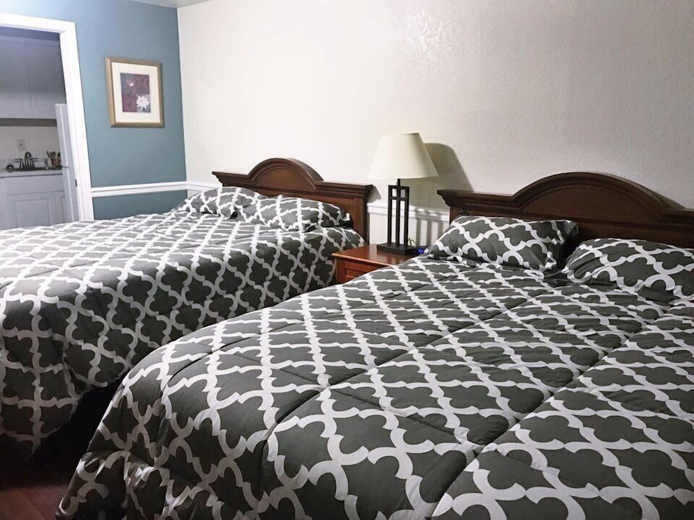 Room, 2 Queen Beds, Non Smoking