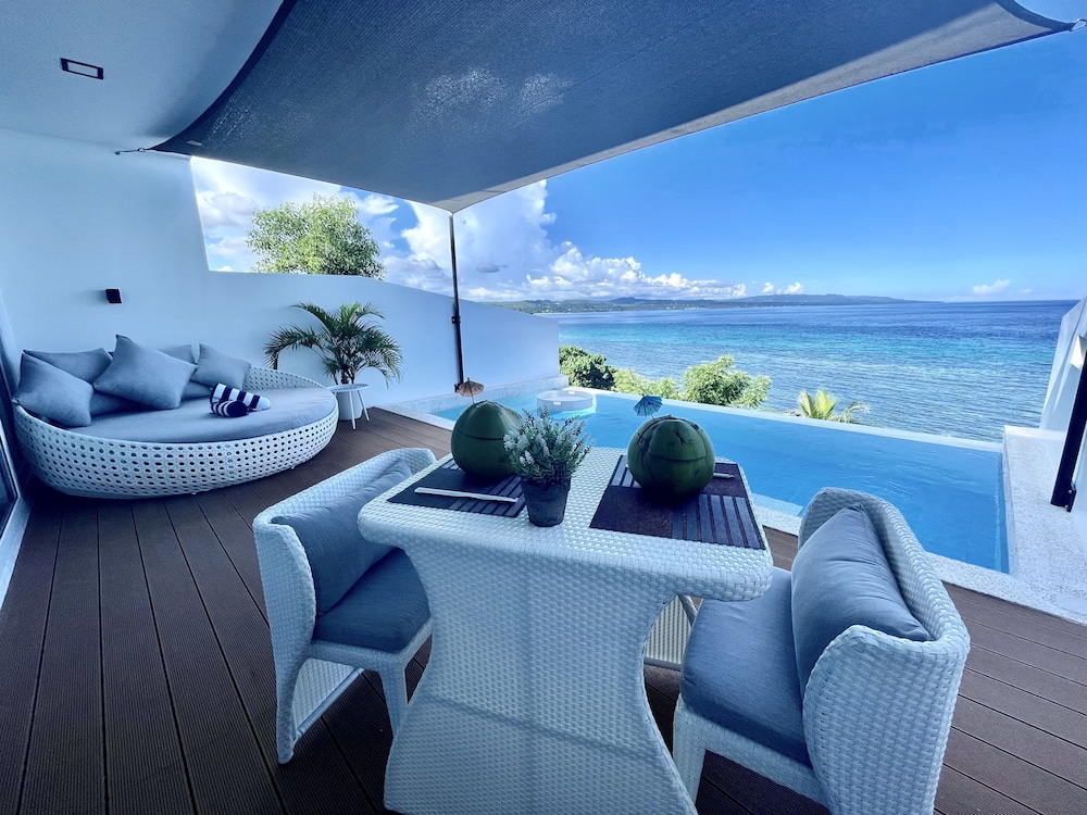 King Suite With Private Pool - Photo 10