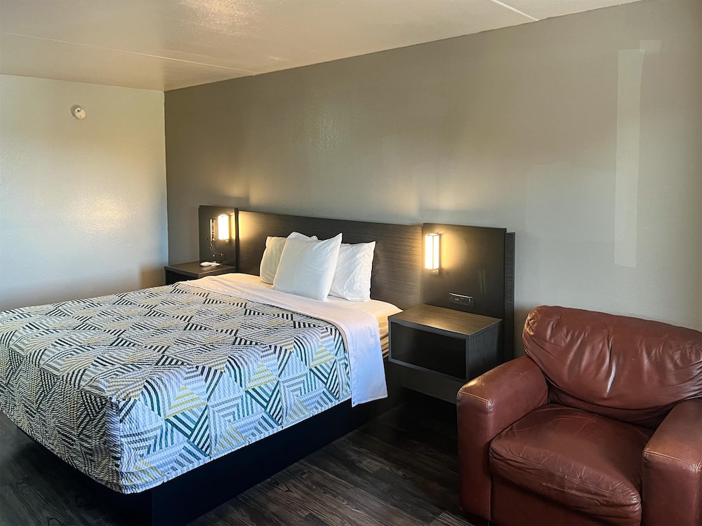 Deluxe Room, 1 King Bed, Accessible, Non Smoking photo 2
